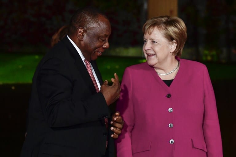 La dirigente alemana recibió hoy al mandatario sudafricano Cyril Ramaphosa como parte de la conferencia Compact with Africa en Berlín.