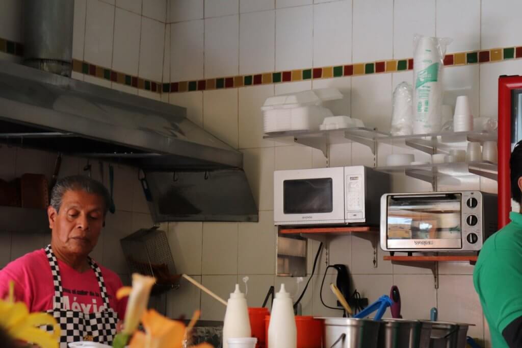 La cocina de La Chiva se ha mantenido casi igual desde sus inicios y con un chef principal.